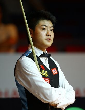 一个不被外 一个不被外