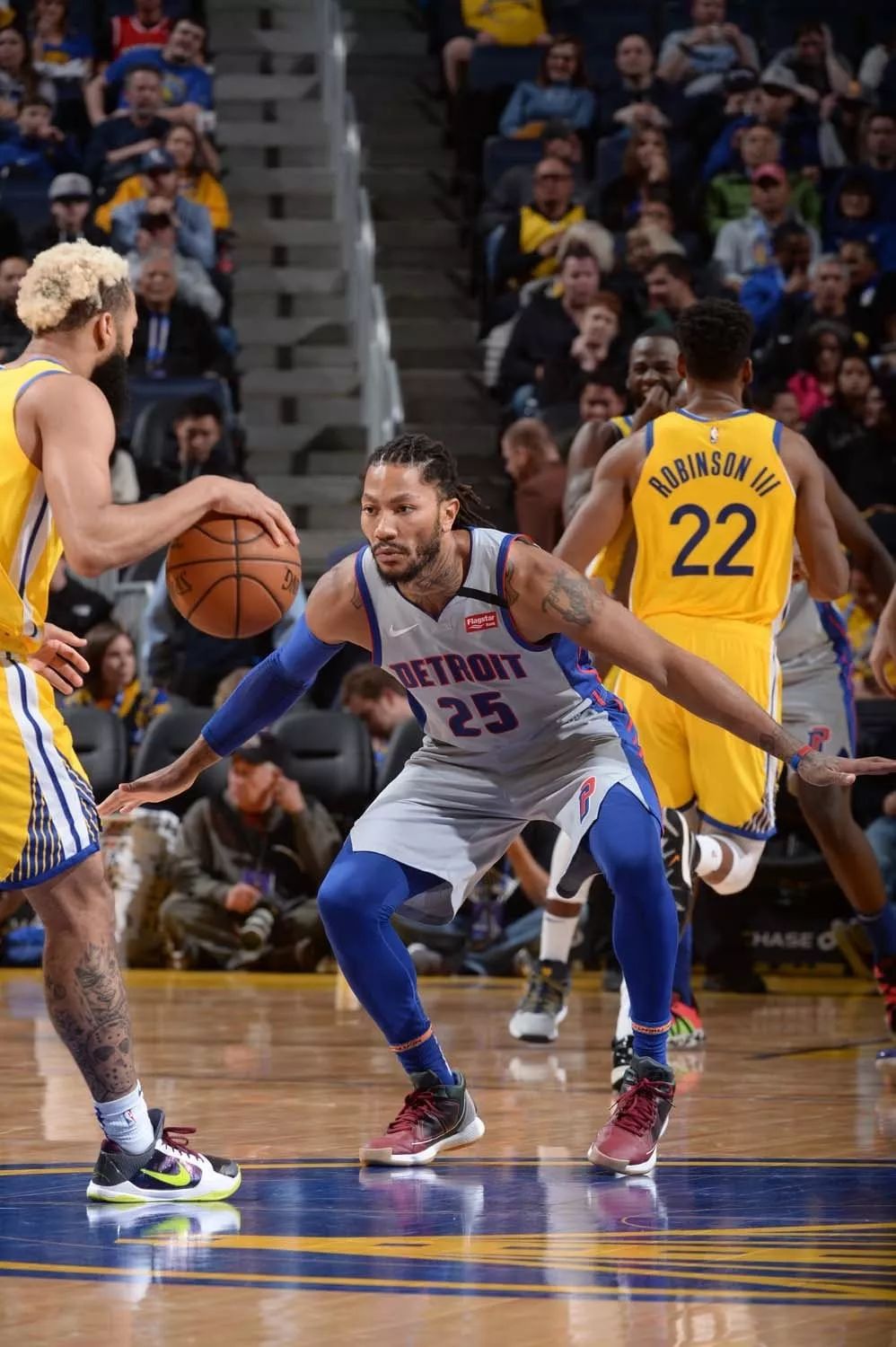 后者则瞄准 后者则瞄准